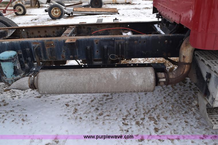 image for item E6012 1995 Freightliner FLD cab and chassis