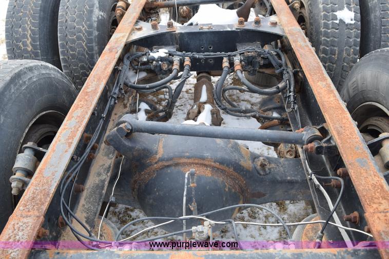 image for item E6012 1995 Freightliner FLD cab and chassis