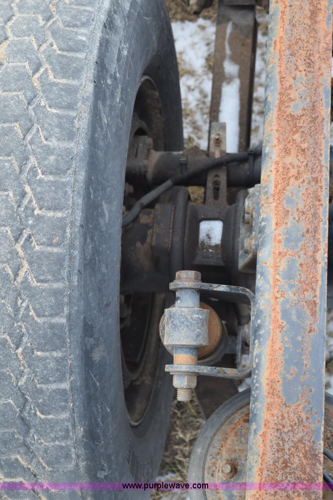 image for item E6012 1995 Freightliner FLD cab and chassis