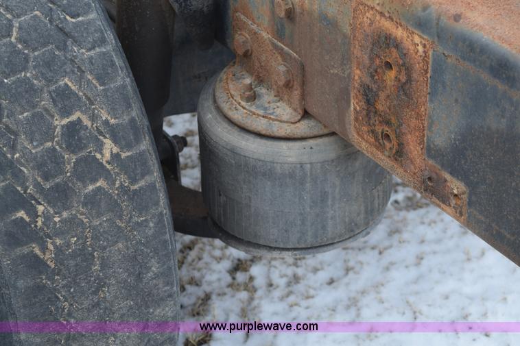 image for item E6012 1995 Freightliner FLD cab and chassis