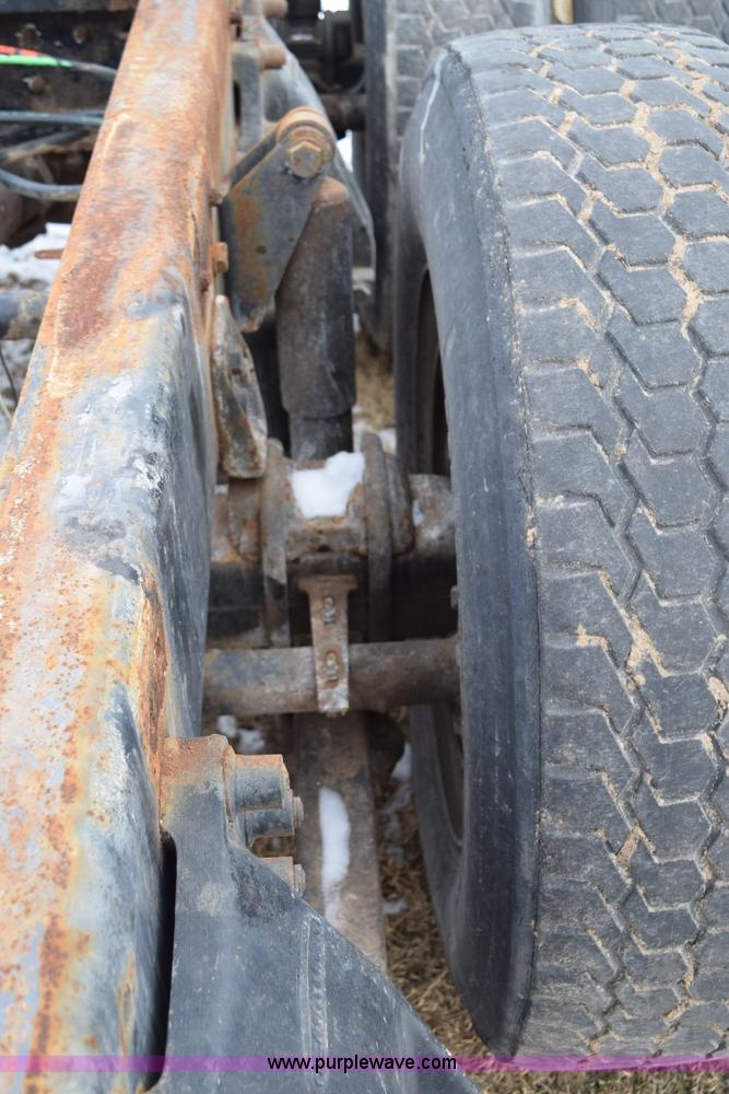 image for item E6012 1995 Freightliner FLD cab and chassis