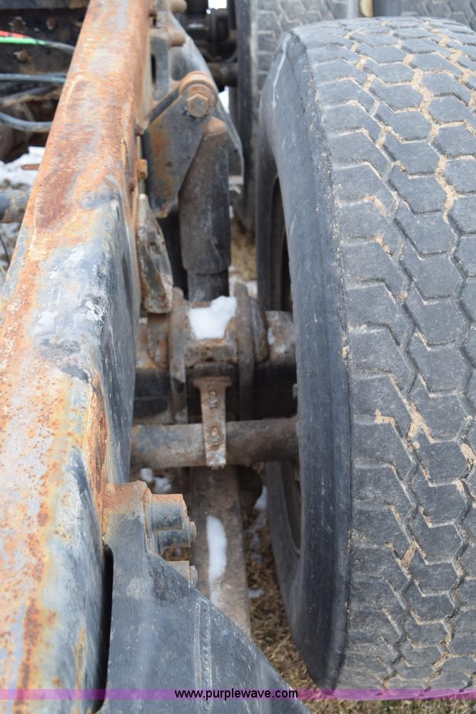 image for item E6012 1995 Freightliner FLD cab and chassis