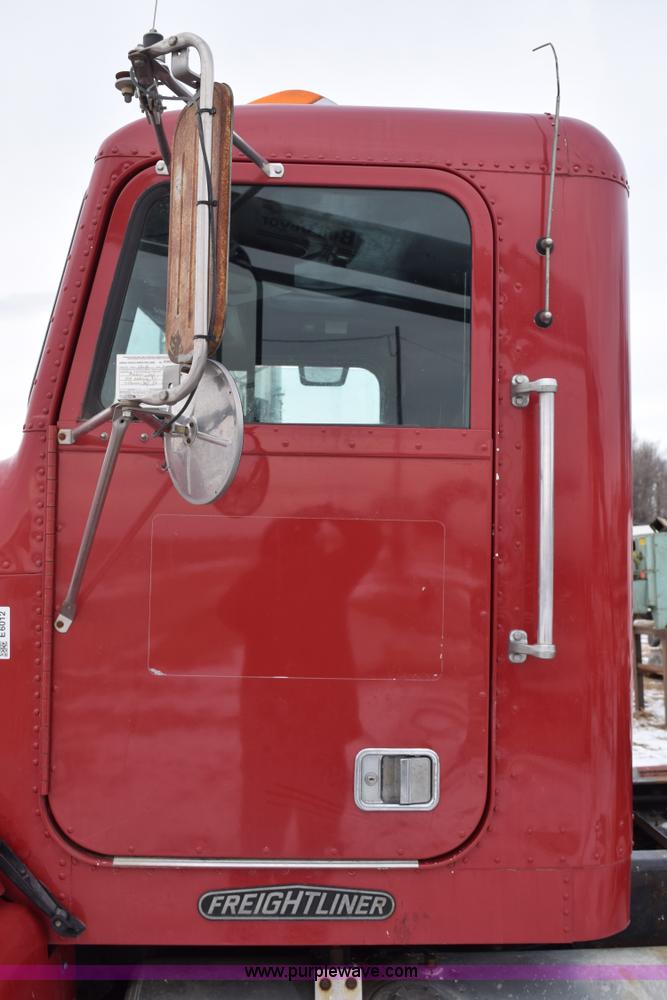 image for item E6012 1995 Freightliner FLD cab and chassis