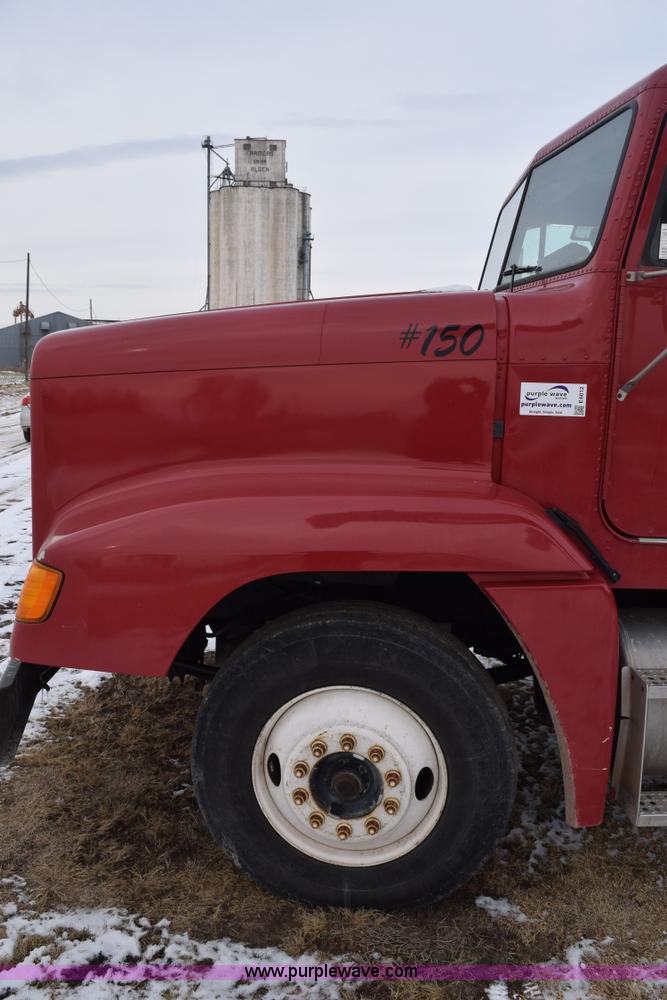 image for item E6012 1995 Freightliner FLD cab and chassis
