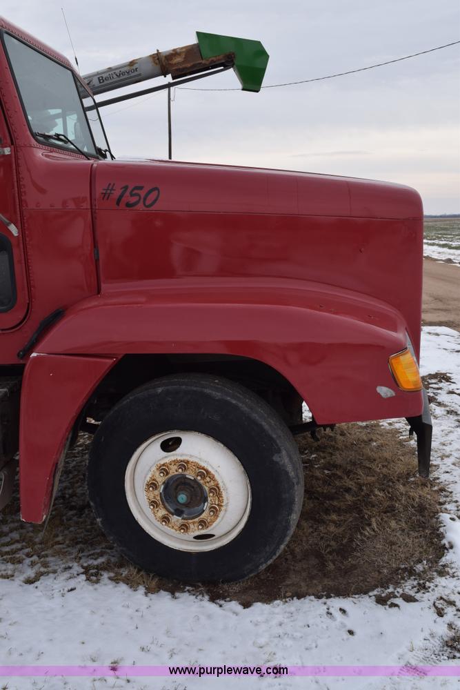 image for item E6012 1995 Freightliner FLD cab and chassis