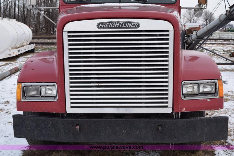 image for item E6012 1995 Freightliner FLD cab and chassis