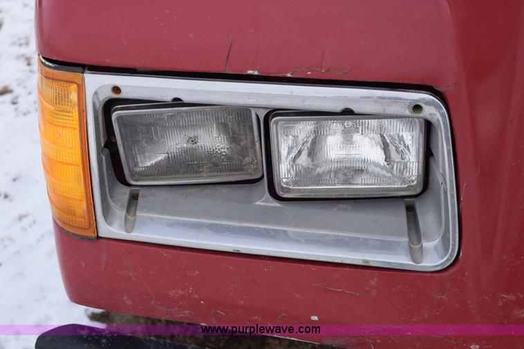 image for item E6012 1995 Freightliner FLD cab and chassis