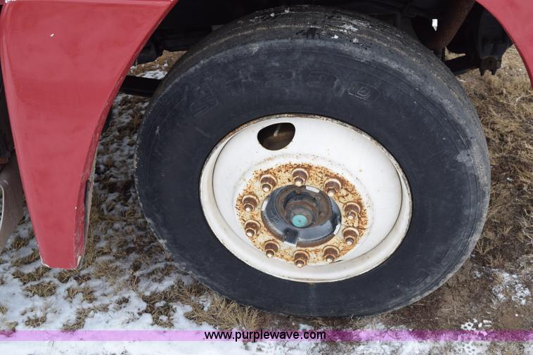 image for item E6012 1995 Freightliner FLD cab and chassis