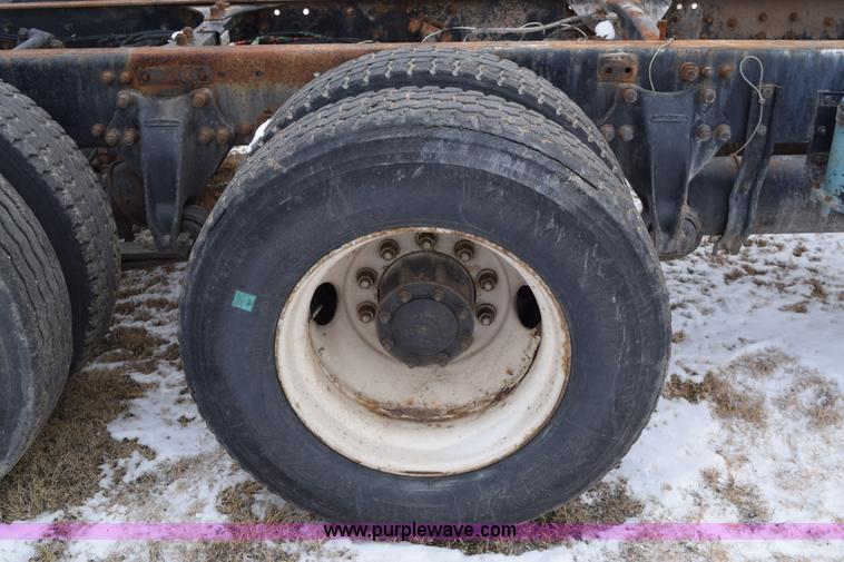 image for item E6012 1995 Freightliner FLD cab and chassis