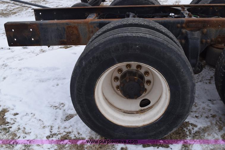 image for item E6012 1995 Freightliner FLD cab and chassis