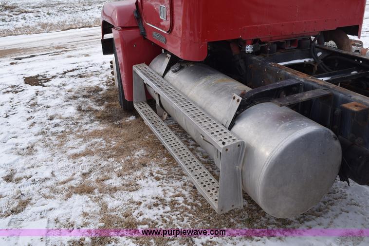 image for item E6012 1995 Freightliner FLD cab and chassis