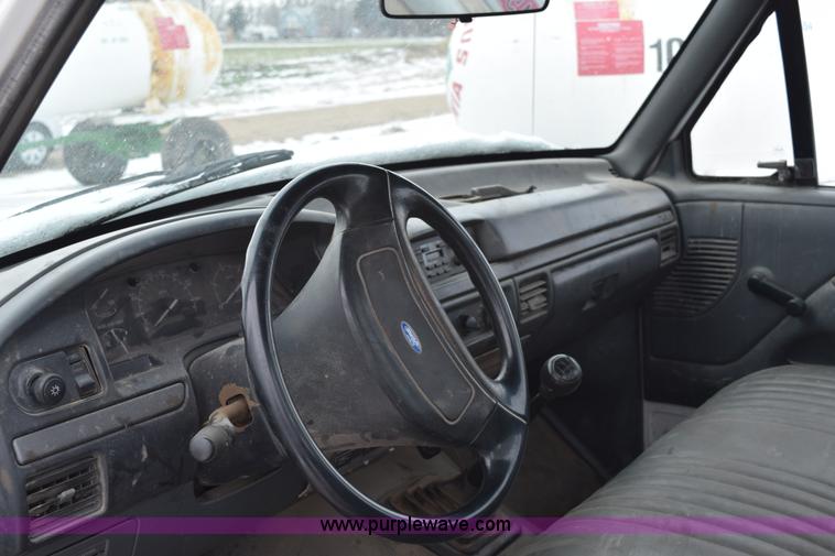 image for item E6046 1993 Ford F350 XL service truck