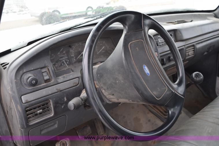 image for item E6046 1993 Ford F350 XL service truck