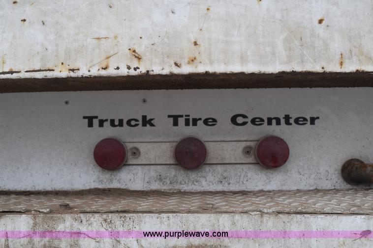 image for item E6046 1993 Ford F350 XL service truck