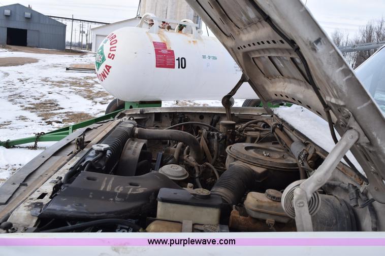 image for item E6046 1993 Ford F350 XL service truck