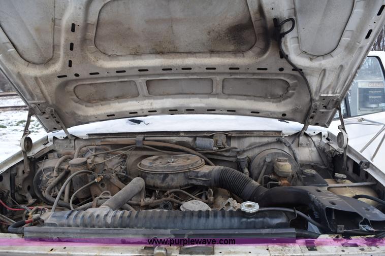 image for item E6046 1993 Ford F350 XL service truck