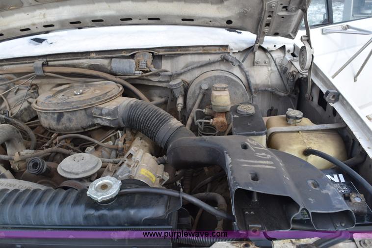 image for item E6046 1993 Ford F350 XL service truck