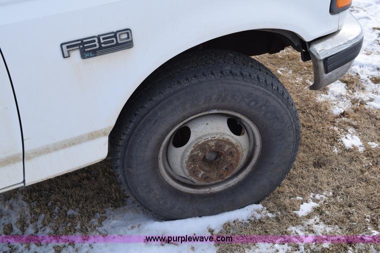 image for item E6046 1993 Ford F350 XL service truck