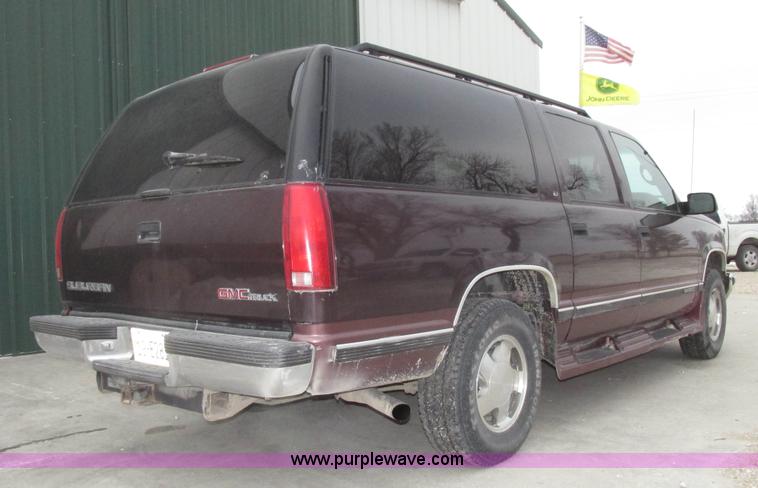 image for item G9840 1997 GMC Suburban 1500 SLT