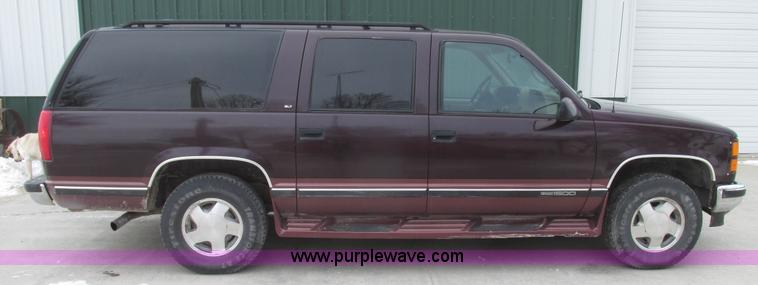 image for item G9840 1997 GMC Suburban 1500 SLT