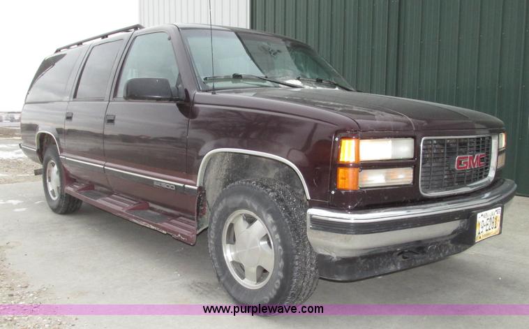 image for item G9840 1997 GMC Suburban 1500 SLT