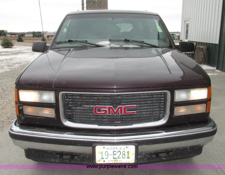 image for item G9840 1997 GMC Suburban 1500 SLT