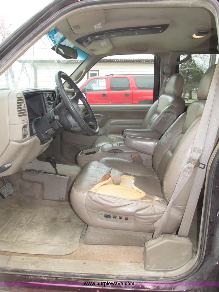 image for item G9840 1997 GMC Suburban 1500 SLT