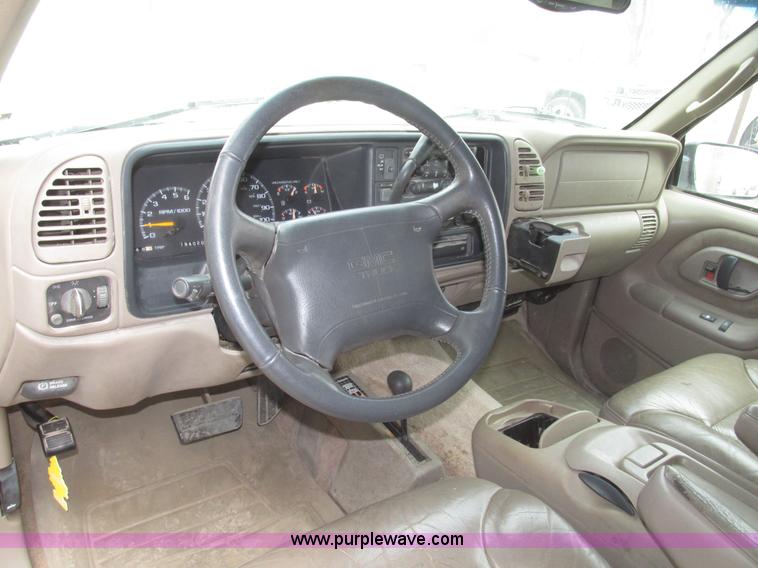 image for item G9840 1997 GMC Suburban 1500 SLT