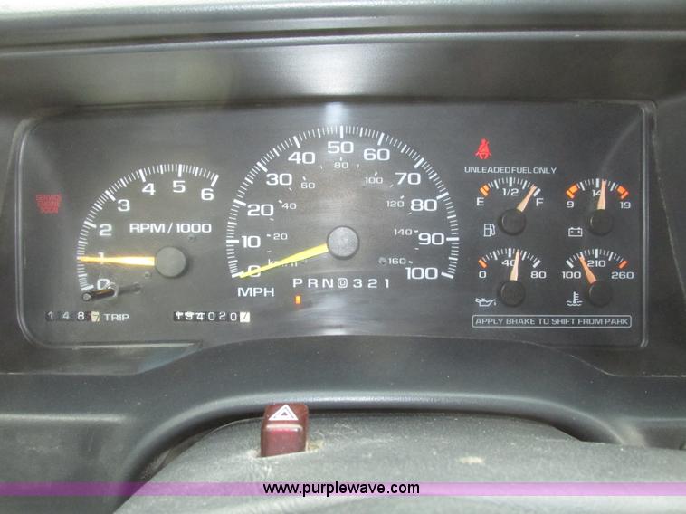 image for item G9840 1997 GMC Suburban 1500 SLT