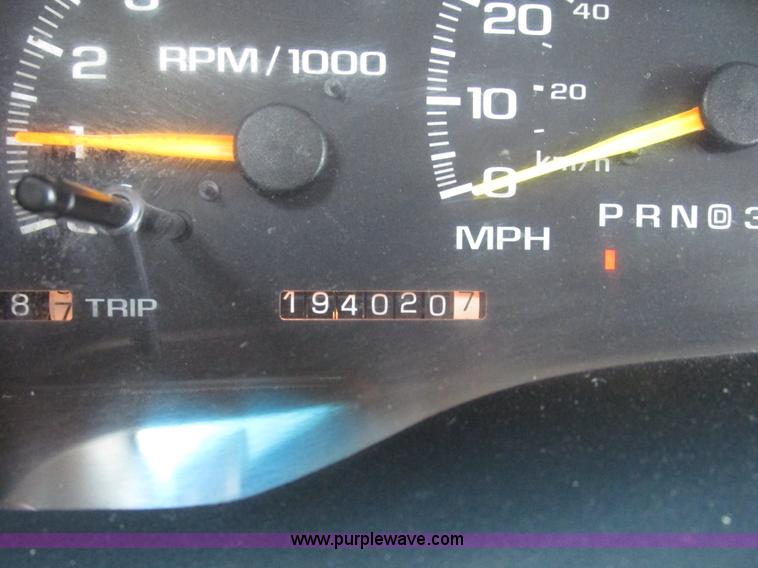 image for item G9840 1997 GMC Suburban 1500 SLT