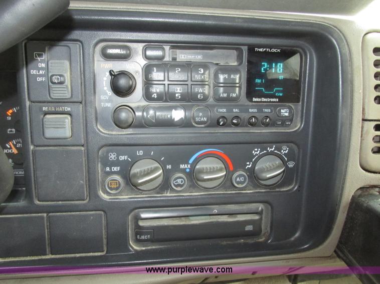 image for item G9840 1997 GMC Suburban 1500 SLT