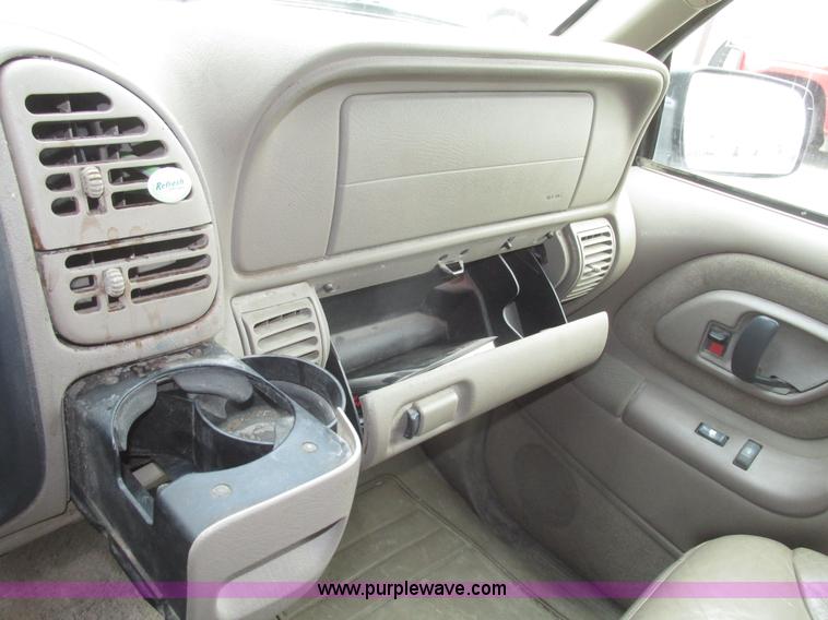 image for item G9840 1997 GMC Suburban 1500 SLT