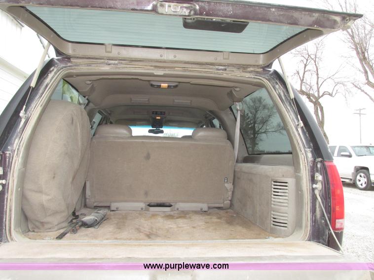 image for item G9840 1997 GMC Suburban 1500 SLT