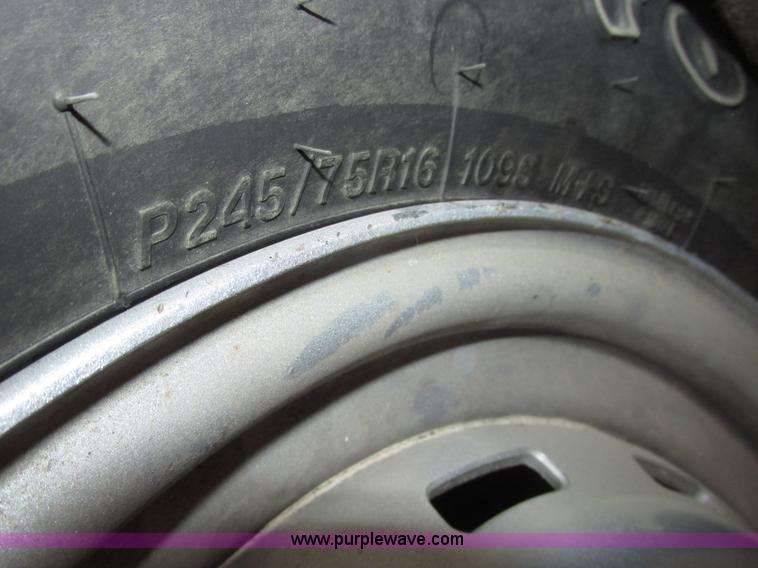 image for item G9840 1997 GMC Suburban 1500 SLT