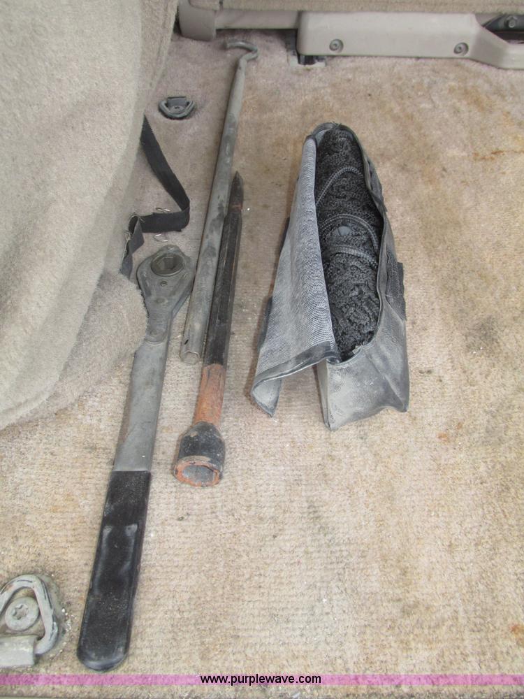 image for item G9840 1997 GMC Suburban 1500 SLT