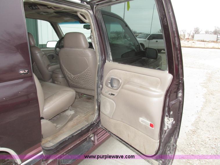 image for item G9840 1997 GMC Suburban 1500 SLT