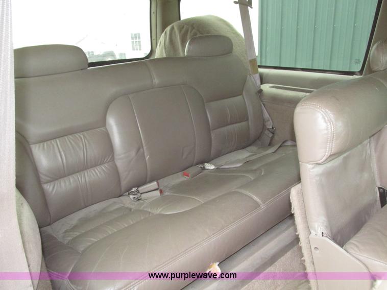 image for item G9840 1997 GMC Suburban 1500 SLT