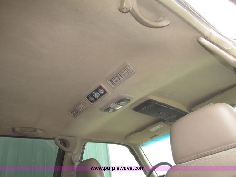 image for item G9840 1997 GMC Suburban 1500 SLT