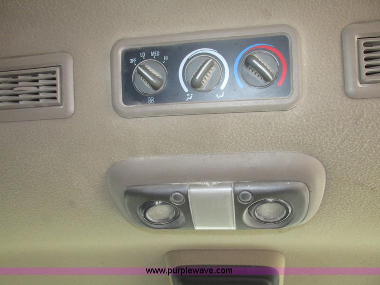 image for item G9840 1997 GMC Suburban 1500 SLT