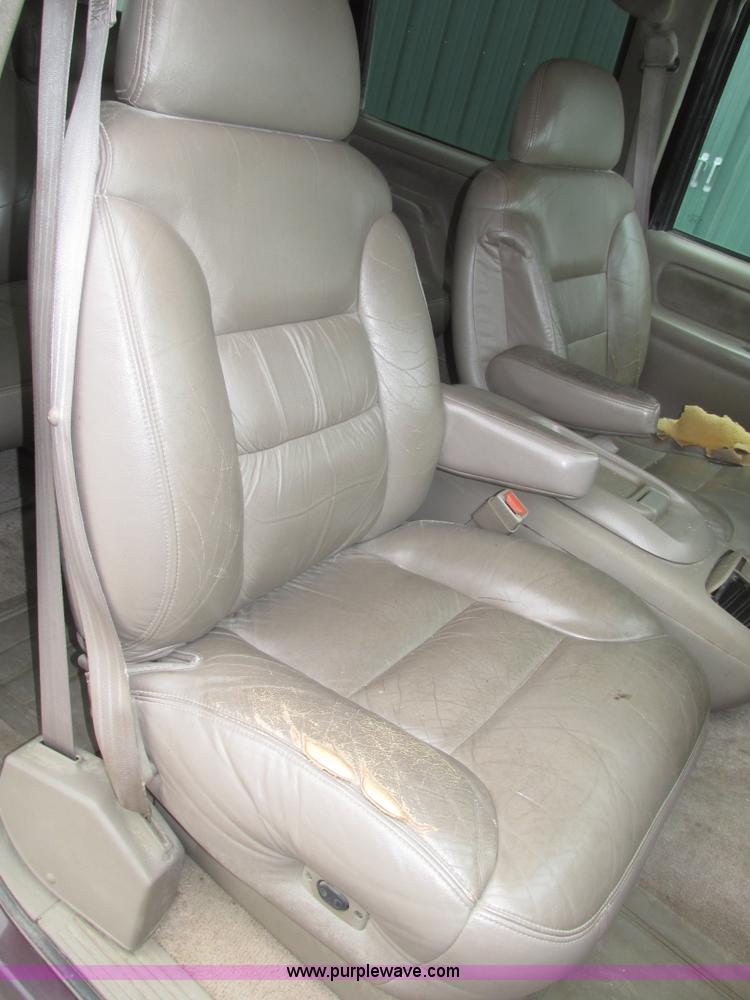 image for item G9840 1997 GMC Suburban 1500 SLT