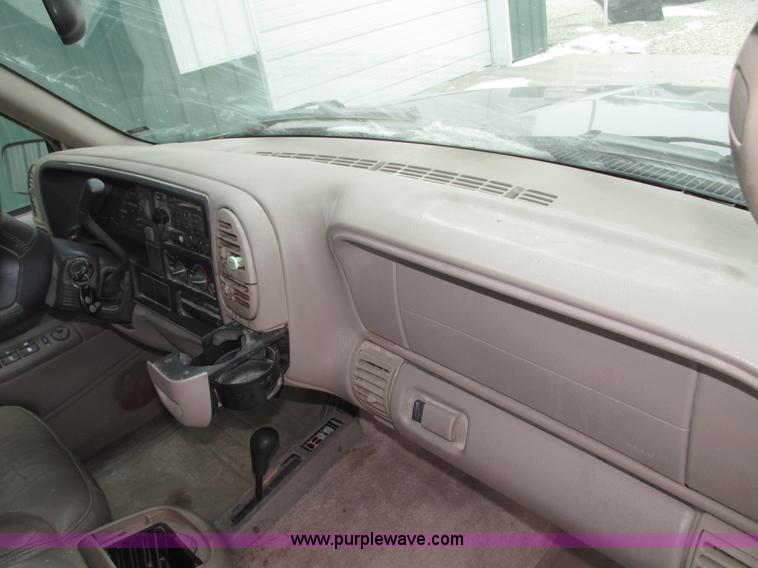 image for item G9840 1997 GMC Suburban 1500 SLT