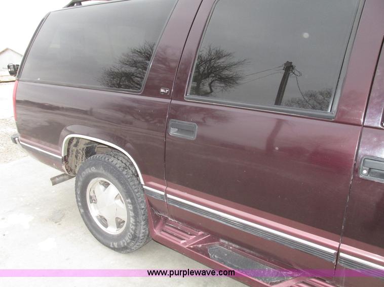 image for item G9840 1997 GMC Suburban 1500 SLT