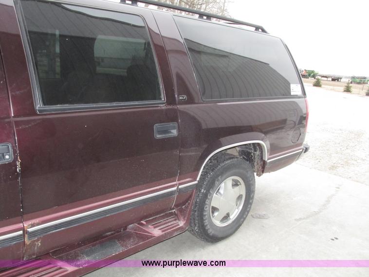 image for item G9840 1997 GMC Suburban 1500 SLT