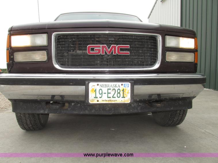image for item G9840 1997 GMC Suburban 1500 SLT
