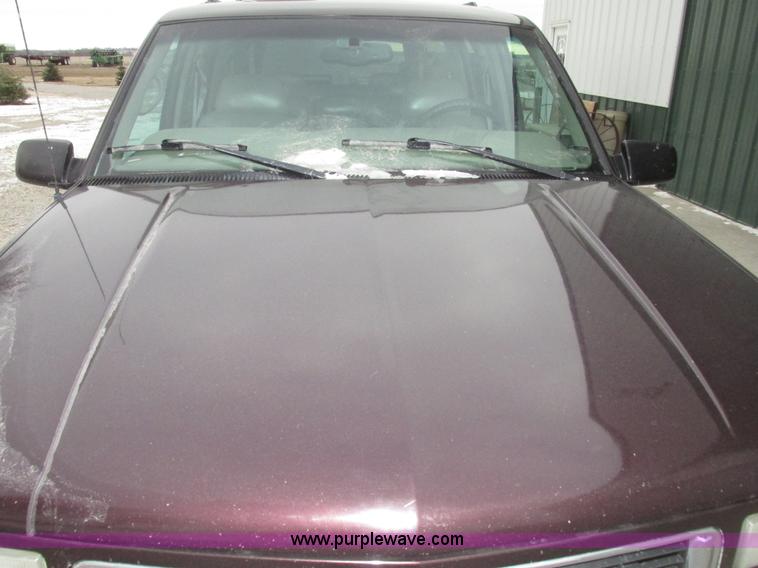 image for item G9840 1997 GMC Suburban 1500 SLT