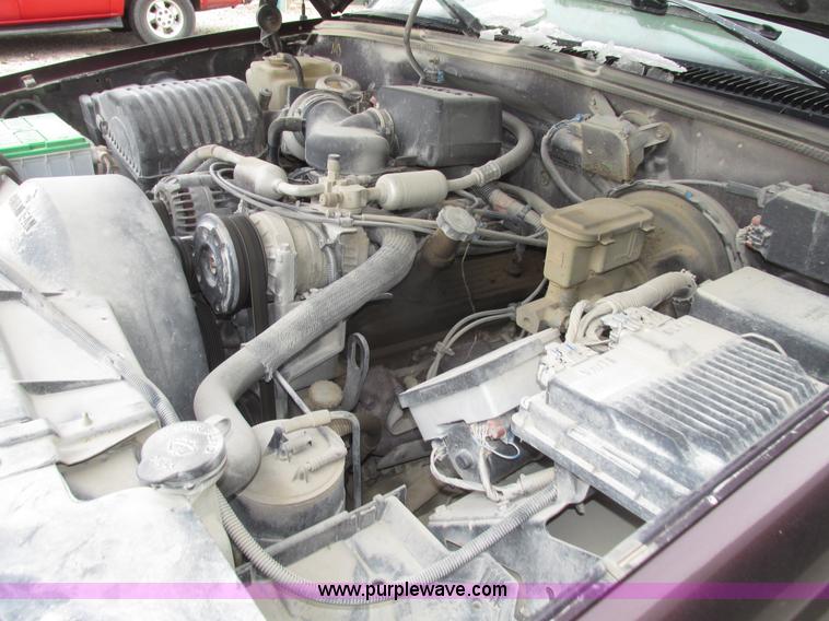 image for item G9840 1997 GMC Suburban 1500 SLT