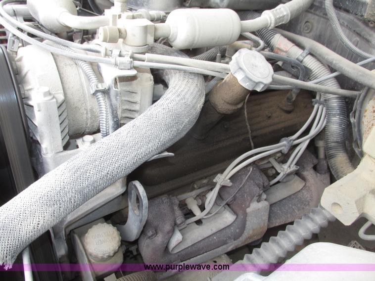 image for item G9840 1997 GMC Suburban 1500 SLT