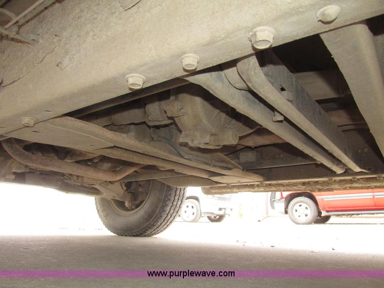 image for item G9840 1997 GMC Suburban 1500 SLT