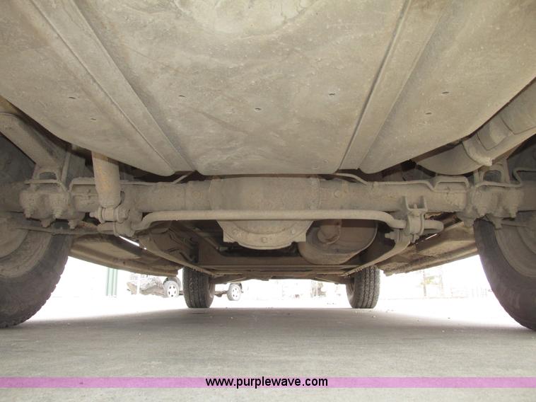 image for item G9840 1997 GMC Suburban 1500 SLT