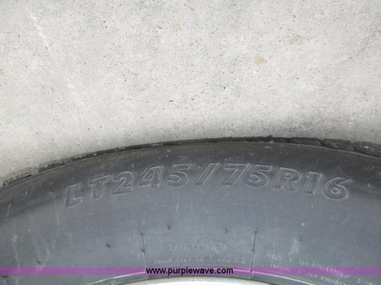 image for item G9840 1997 GMC Suburban 1500 SLT